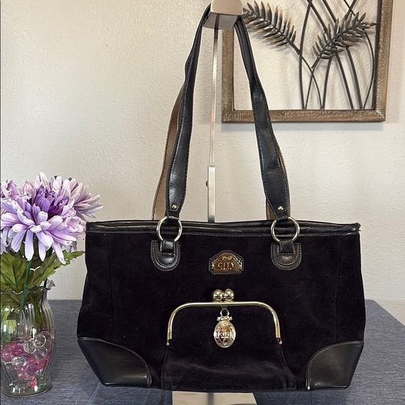 City Unltd Handbags - City Unltd Gently Used Black Shoulder Bag